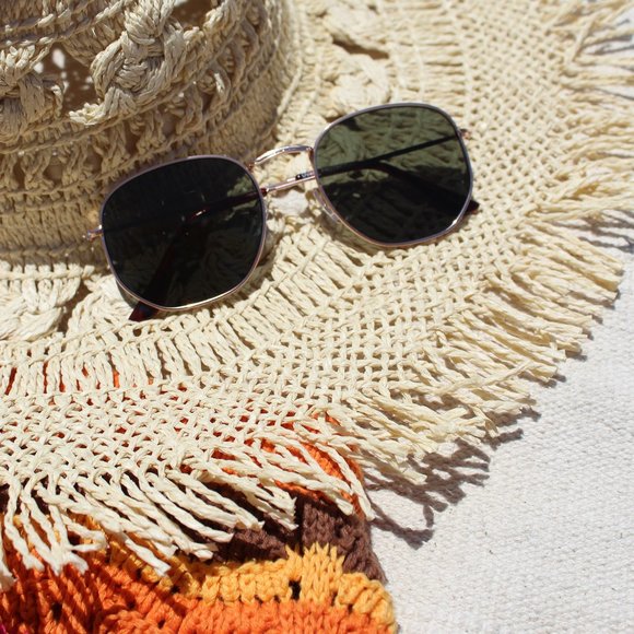 Accessories - 🆕Summer Faves Collection// Square Frame Sunglasses